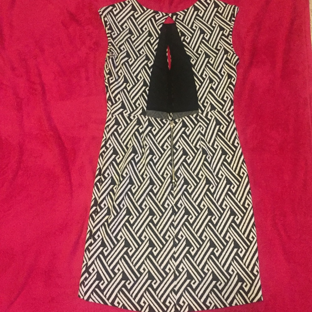 Patterned Mini Dress with Open Back - Picture 2 of 3